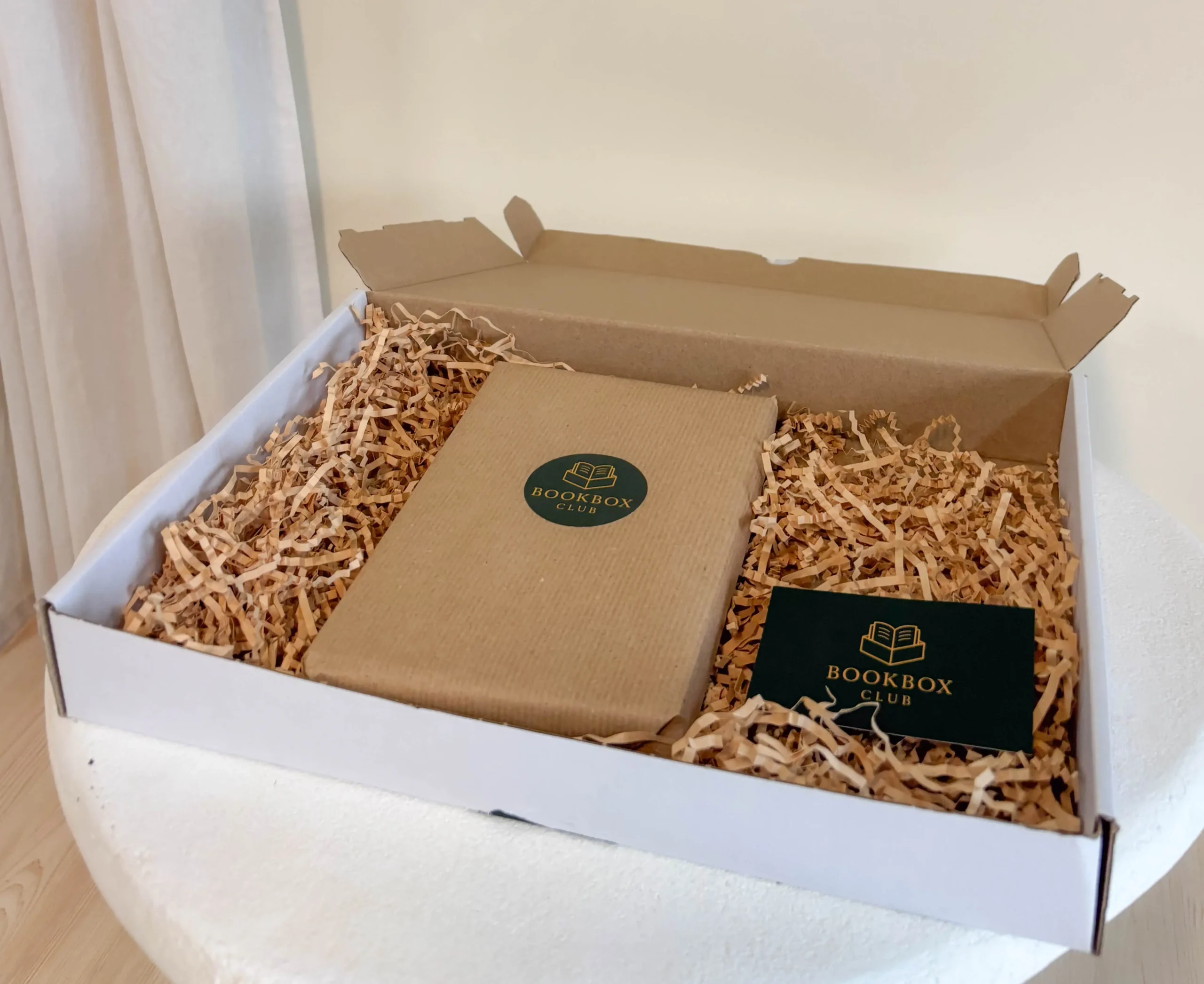 Voorbeeld van de verpakking van BookBox Club.